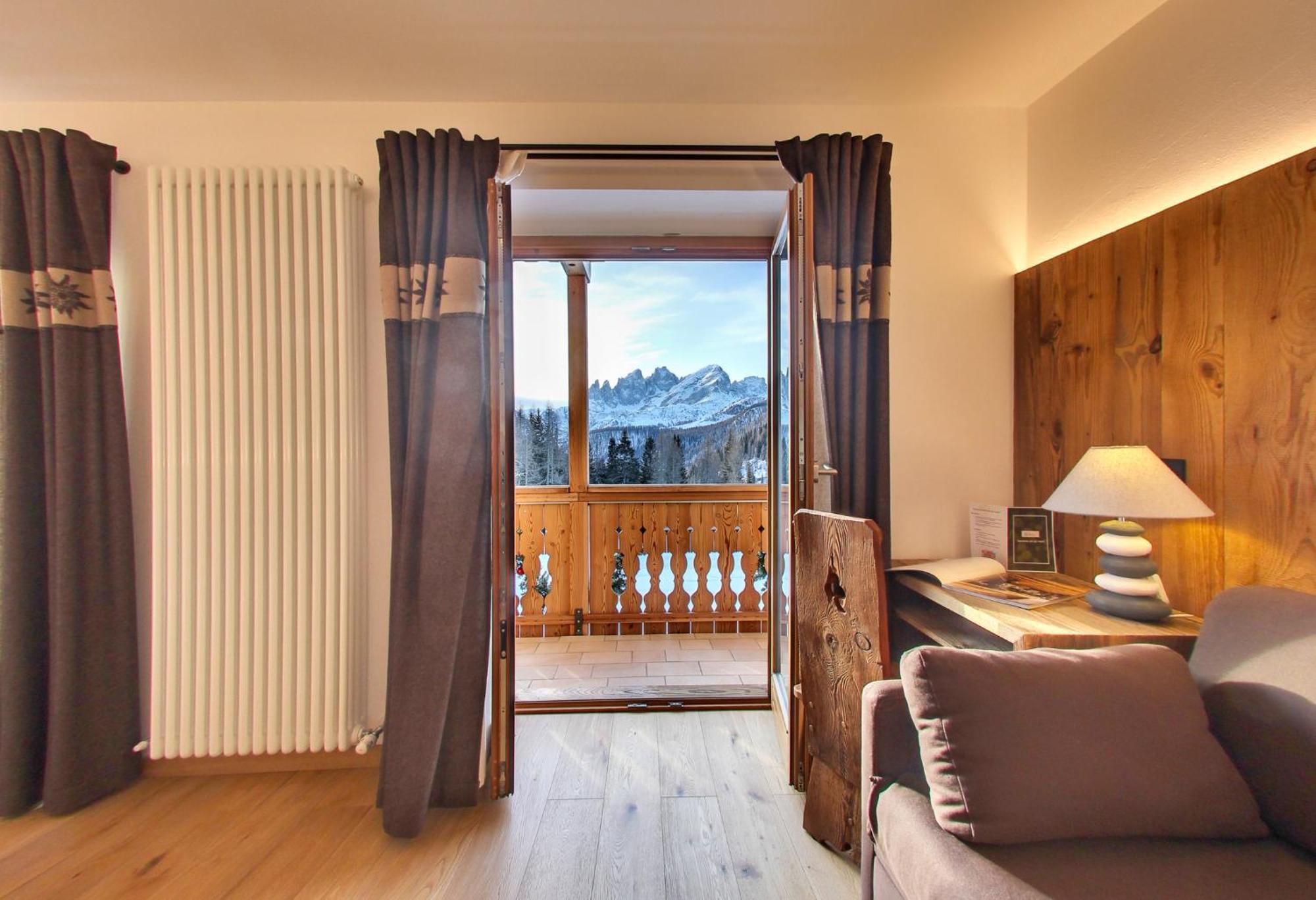 Rifugio Flora Alpina Hotel Passo San Pellegrino Ngoại thất bức ảnh