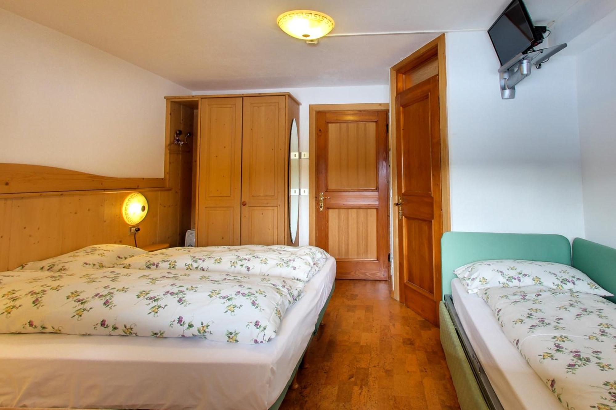Rifugio Flora Alpina Hotel Passo San Pellegrino Ngoại thất bức ảnh