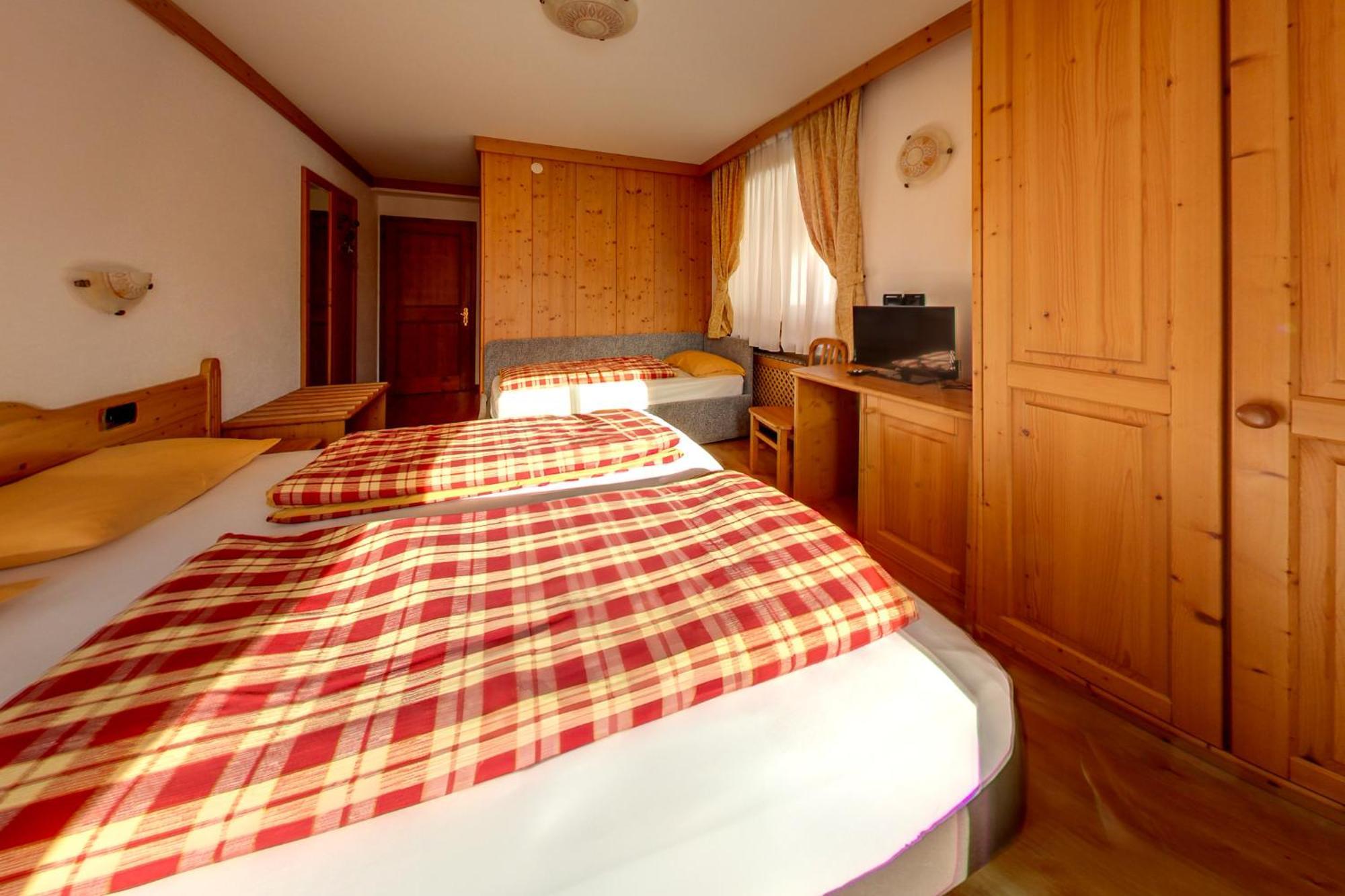 Rifugio Flora Alpina Hotel Passo San Pellegrino Ngoại thất bức ảnh